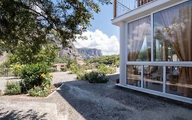 Majestic View Home Just Under Meteora Unesco Site
